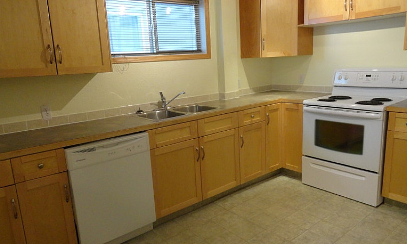 1100 Sq Ft Basement ...
