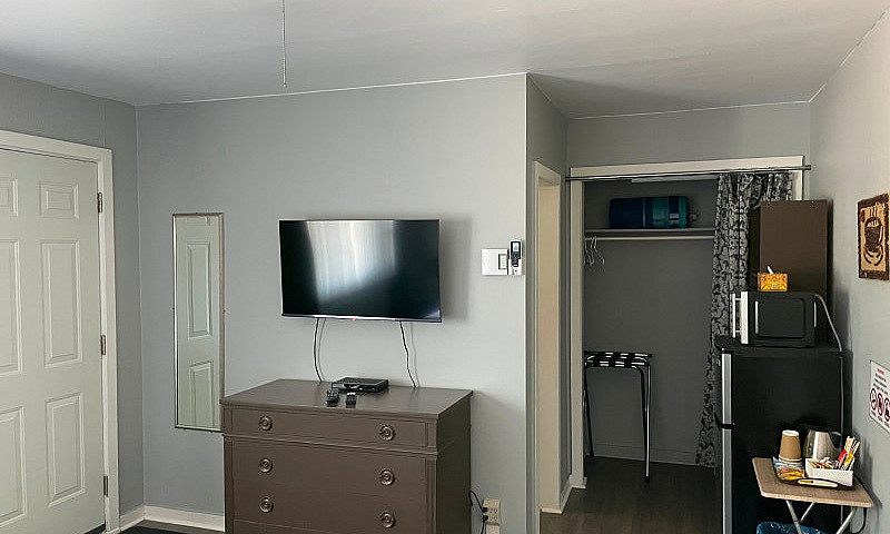 Bachelor Motel Room ...