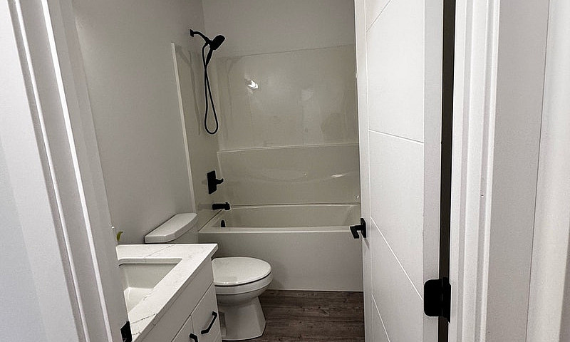 New 2 Bedroom Baseme...