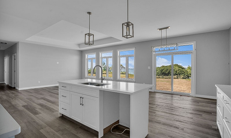 Lakefront Home For S...