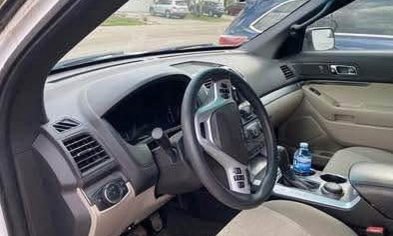 2013 Ford Explorer A...