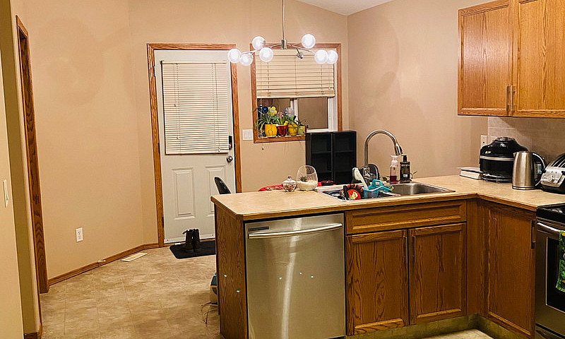 5 Bedrooms 2 Bath Ho...