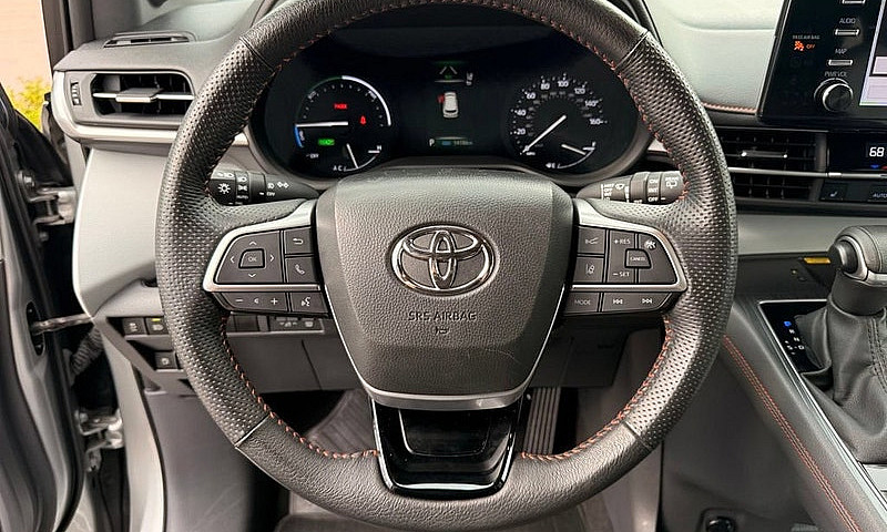 2023 Toyota Sienna X...