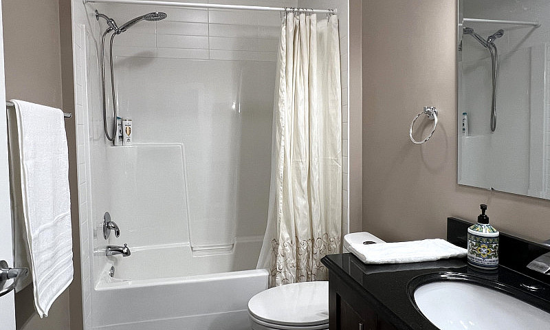 Spacious & Private W...