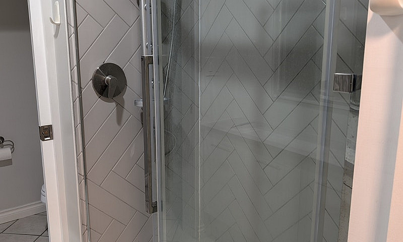 Basement Suite For R...