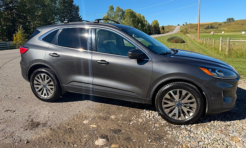 2020 Ford Escape Tit...