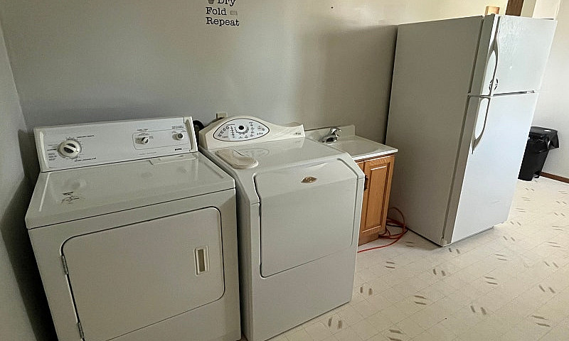 4 Bedroom, 1 Bathroo...