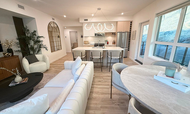 Fully Furnished Luxu...