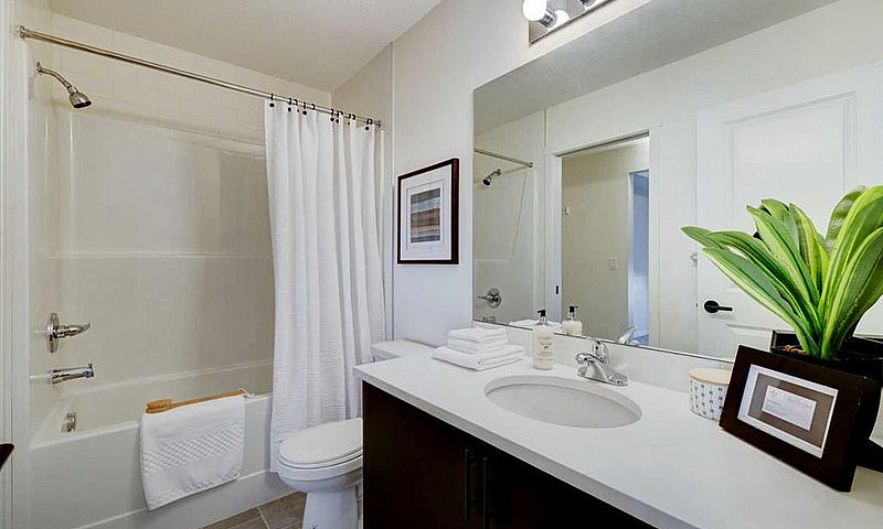 3 Bedrooms 2 Bathroo...