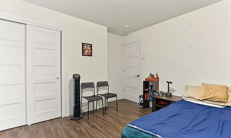 Condo À Vendre, Deux...