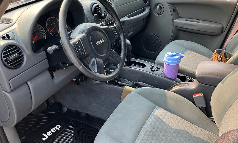 2006 Jeep Liberty 3....