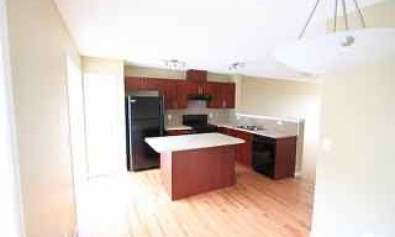 Immaculate Townhouse...