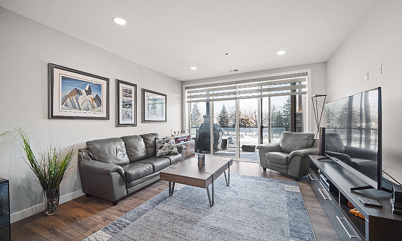 Stunning 2-Bed, 2-Ba...