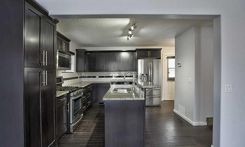House For Sale – Mus...