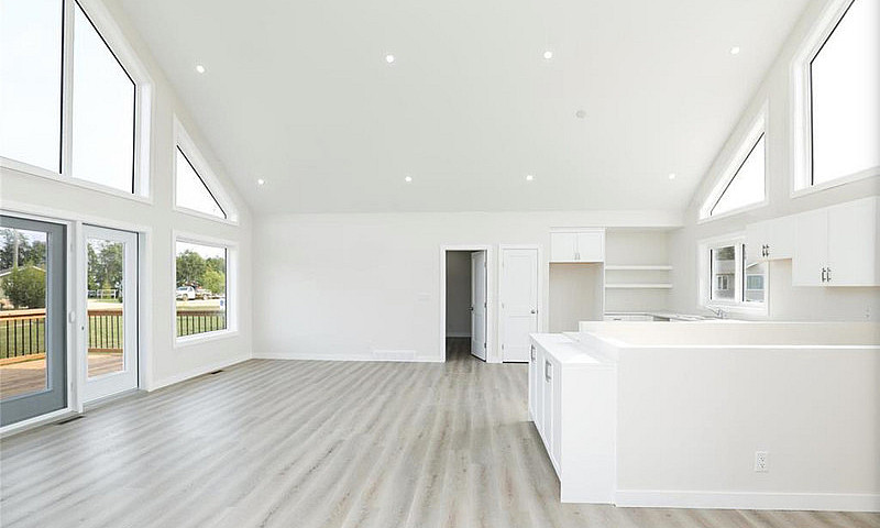 House For Sale - Lak...