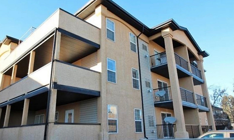 Top Floor Condo For ...