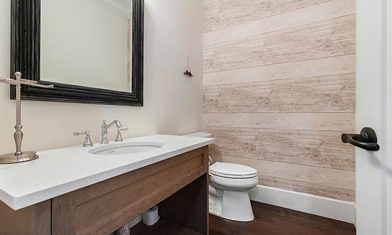 Luxury 4 Bed Home In...