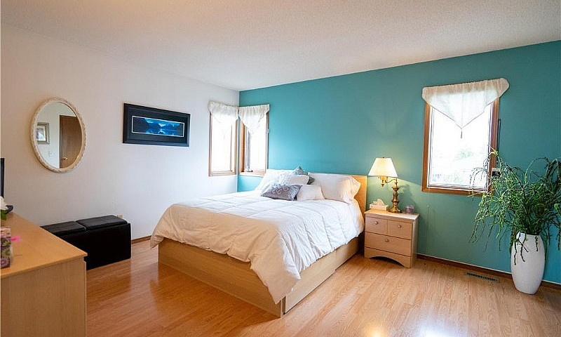 Whyte Ridge Detached...