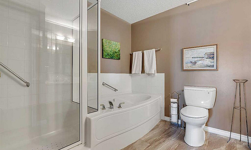Top-Floor Corner Uni...