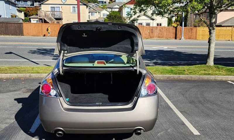  Nissan Altima 2008...