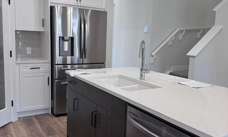 Modern 4-Bed, 3-Bath...