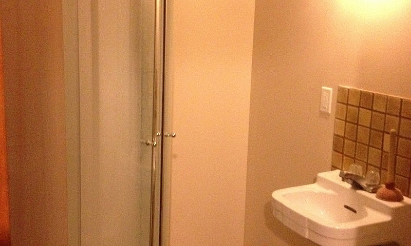 Basement Suite For R...