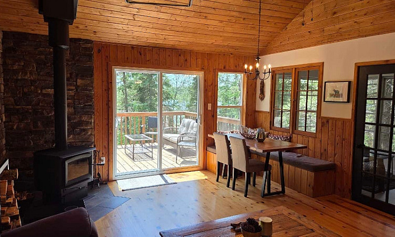 Cottage On Granite L...