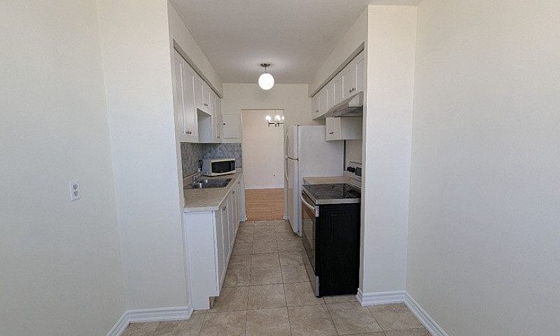 Spacious 2 Bed 2 Bat...
