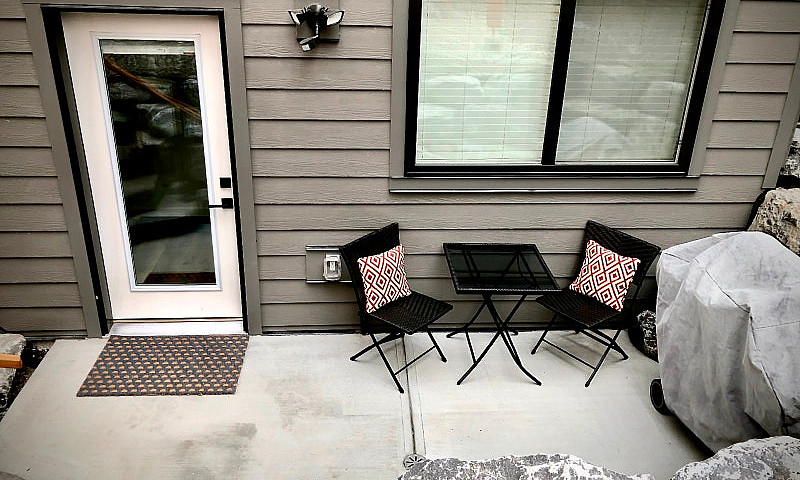 Fully Furnished 1-Be...