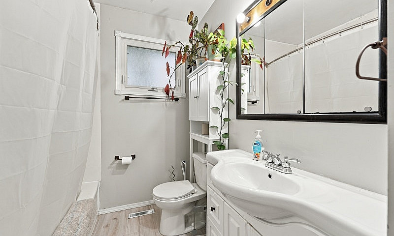 Cute Bungalow In Lac...