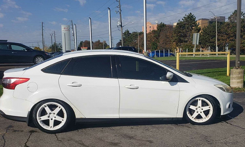2013 Ford Focus *Low...
