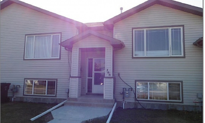 4 Bedrooms 2 Bathroo...