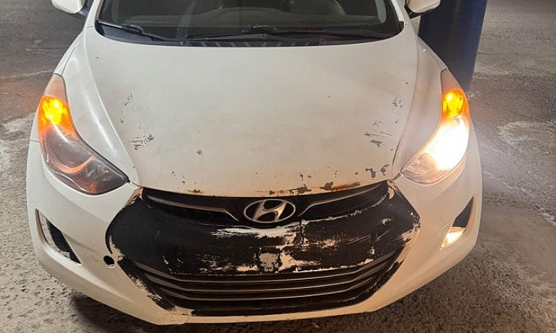 Hyundai Elantra 2012...