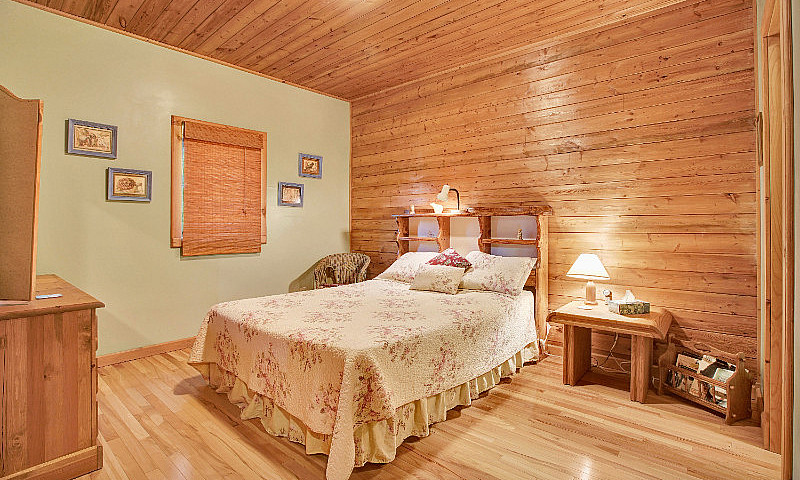 Stunning 3000+ Sq Ft...