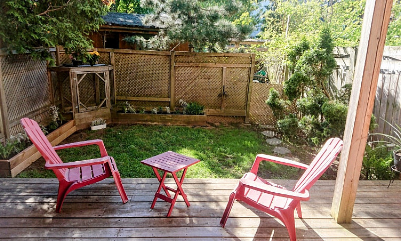 2 Beds 1 Bath Flat...