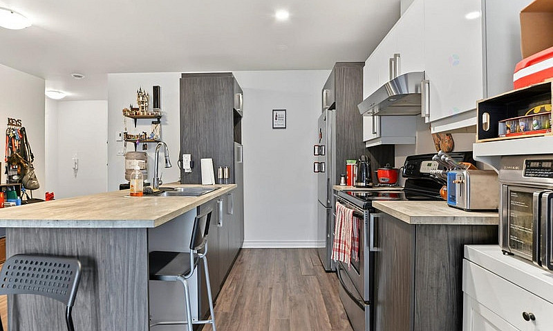Condo À Vendre, Deux...