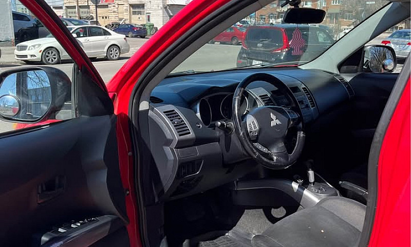 Mitsubishi Outlander...