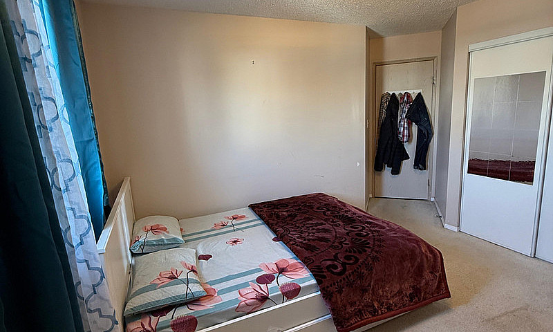 Room Available For R...