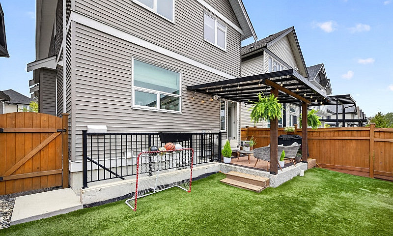 Newer 5 Bed + 4 Bath...