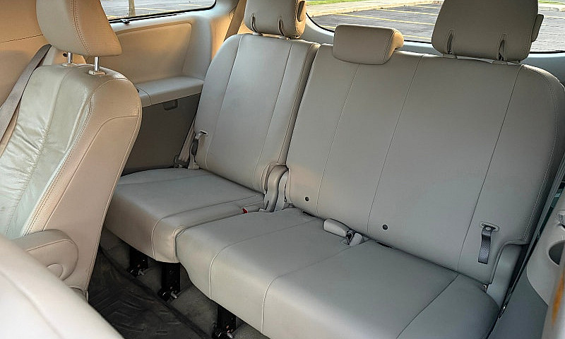 2011 Toyota Sienna X...