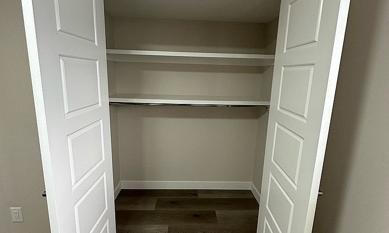 Basement Suite For R...