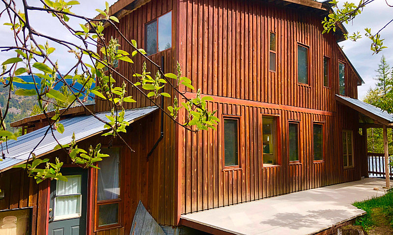Secluded Acreage Wit...