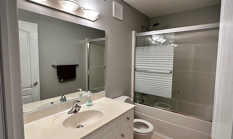 2 Beds 2Baths - Apar...