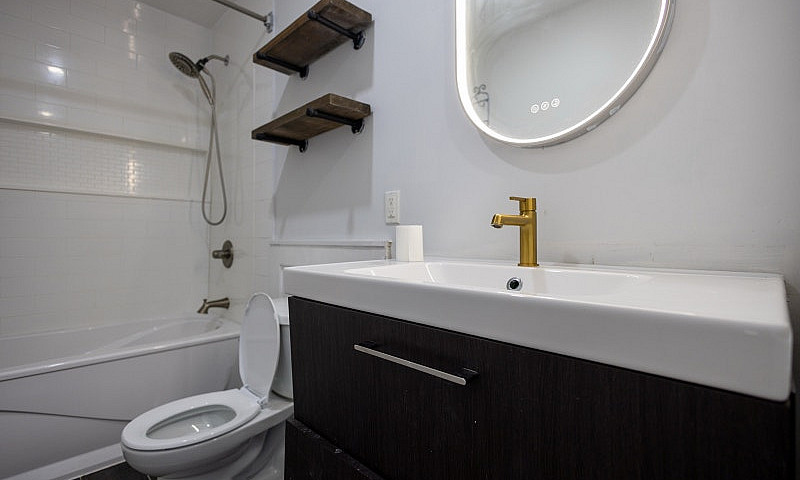 3 Bed 1 Bath Main Fl...