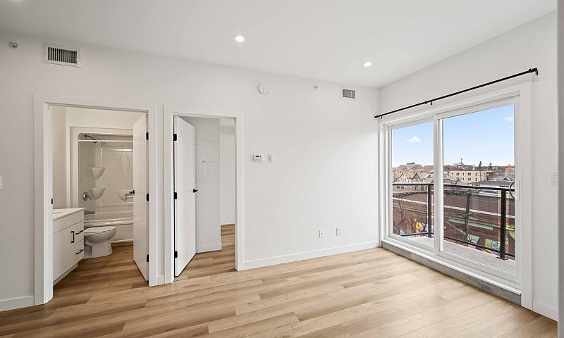 Stunning 2 Bed 2 Bat...