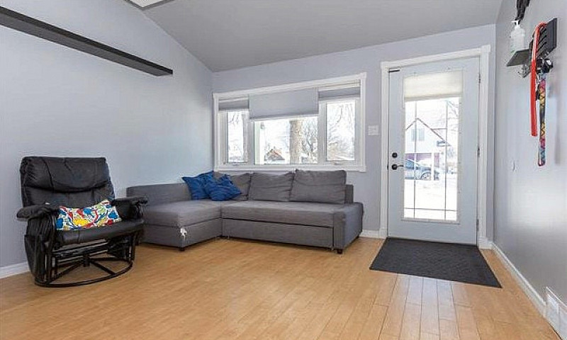 Charleswood House Fo...