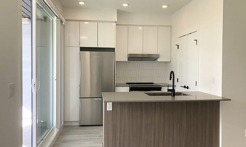 Spacious 2-Bedroom C...