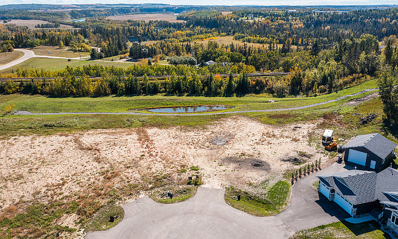 1.25 Acres In Burban...
