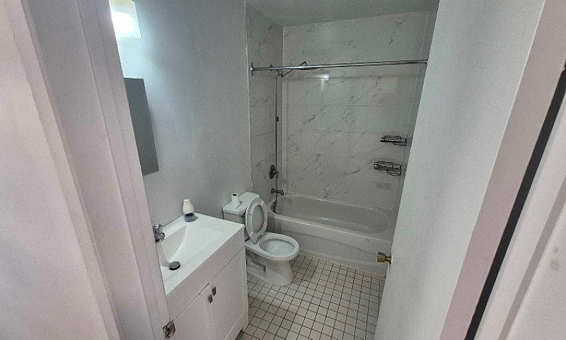 Bright Renovated 1Br...