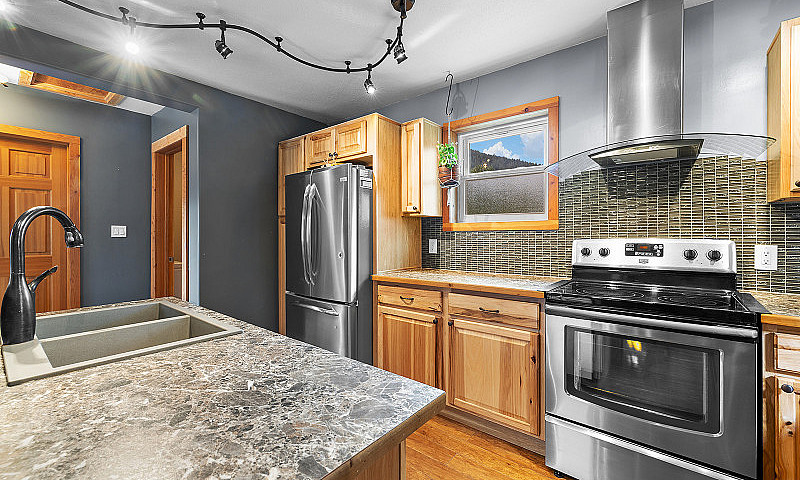 Spacious Updated Hom...